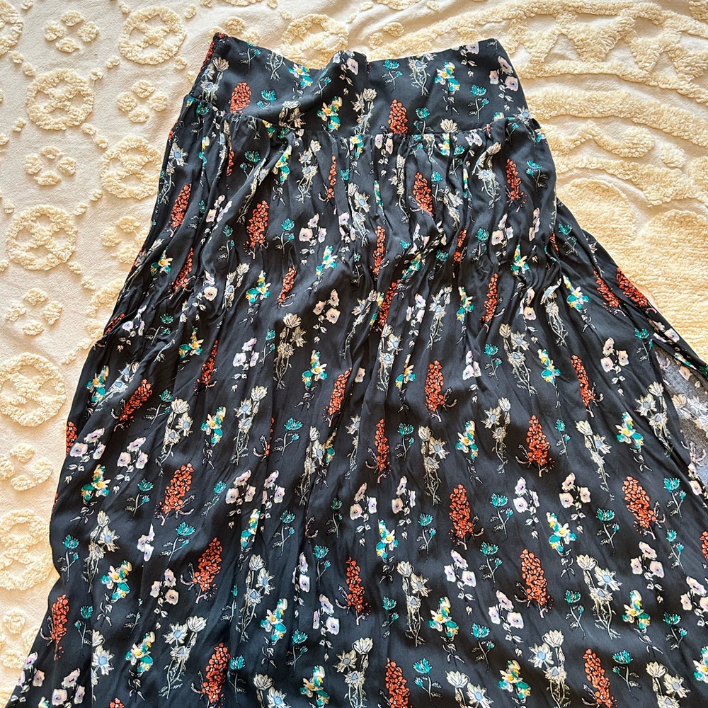 Natural Life Floral Black Skirt xl